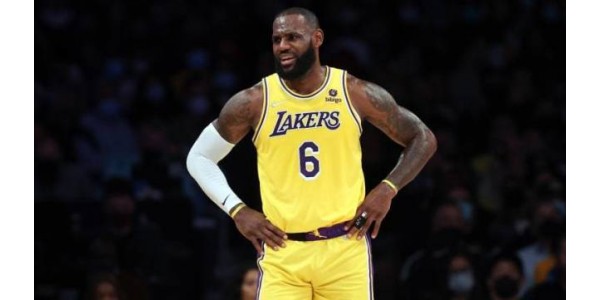 James skriver igen med Los Angeles Lakers